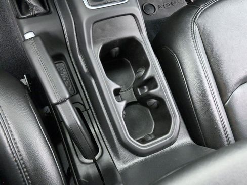 Used 2023 Jeep Wrangler Unlimited Sahara AWD/4WD image 19