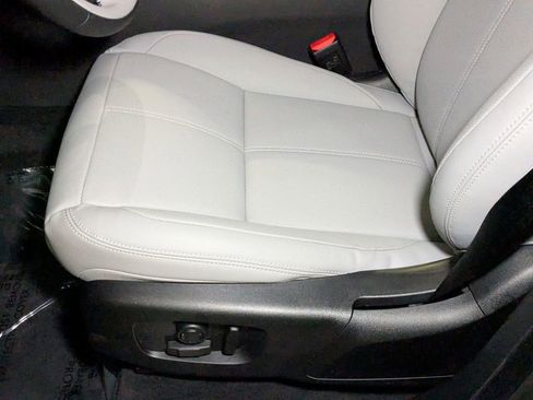 New 2026 Land Rover Range Rover Velar S image 4