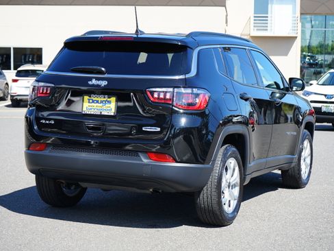 Used 2025 Jeep Compass Latitude image 4