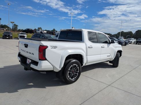 Used 2024 Toyota Tacoma TRD Sport image 8