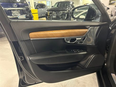 Used 2018 Volvo S90 T8 Inscription w/ Convenience Package image 9