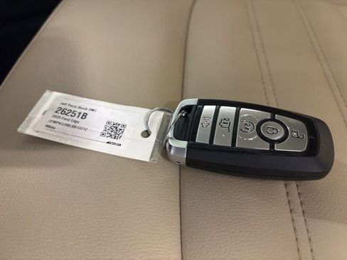 Used 2020 Ford Edge SEL w/ Convenience Package image 30