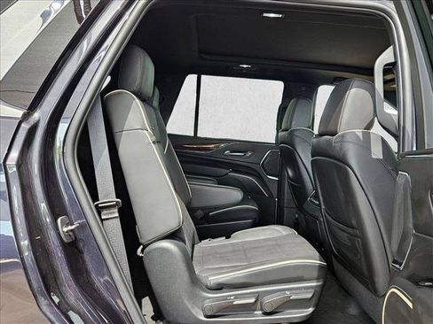 Used 2023 Cadillac Escalade Premium Luxury AWD/4WD image 17