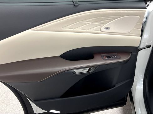 Certified 2025 Lexus RX 450h AWD w/ Convenience Package image 18
