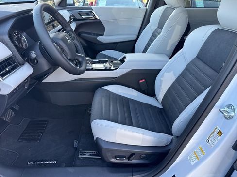 New 2026 Mitsubishi Outlander SE image 23