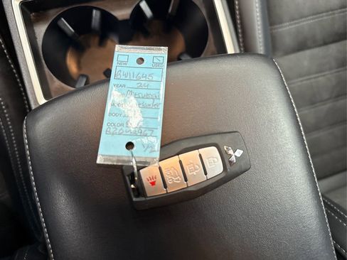 Used 2024 Mitsubishi Outlander SE image 42