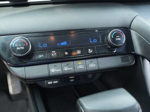 Used 2025 Hyundai Elantra Sport FWD image 35