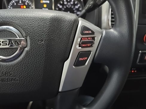 Used 2018 Nissan Titan SV image 20