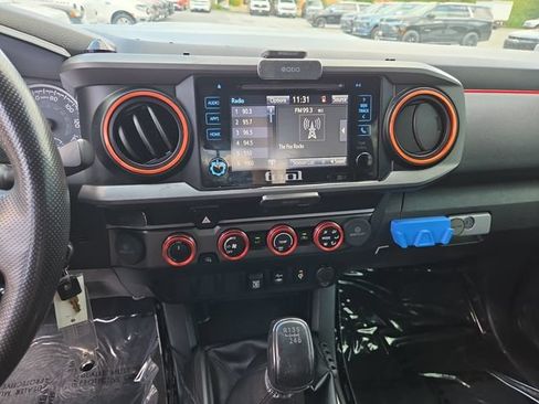 Used 2019 Toyota Tacoma TRD Sport AWD/4WD image 15