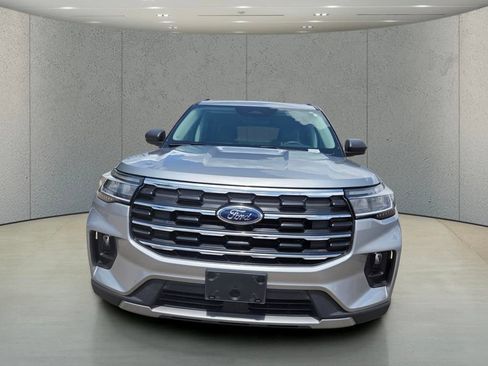 Used 2025 Ford Explorer Active w/ Active Comfort Package AWD/4WD image 8