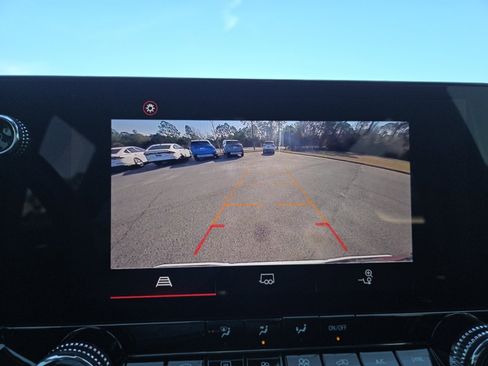 Used 2023 GMC Canyon Elevation w/ Convenience Package image 8