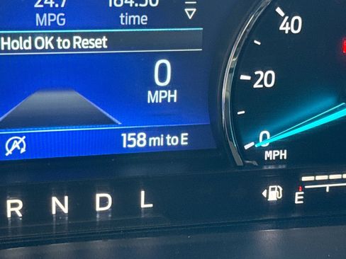 Used 2024 Ford Explorer XLT w/ Equipment Group 202A AWD/4WD image 9