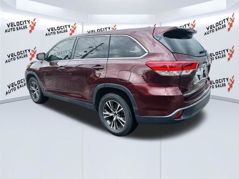 Used 2019 Toyota Highlander LE image 5