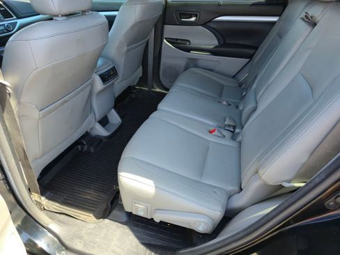Used 2017 Toyota Highlander XLE image 15