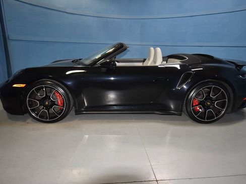 Certified 2021 Porsche 911 Turbo image 2