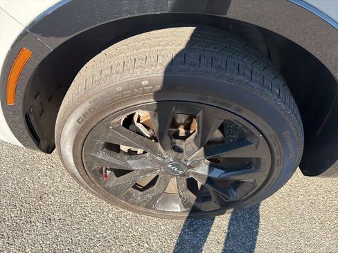 Used 2023 Kia Sorento SX image 11