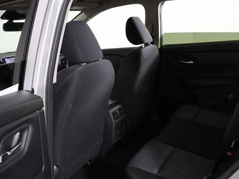 Used 2024 Nissan Rogue SV image 24