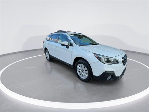 Used 2018 Subaru Outback 2.5i Premium image 2
