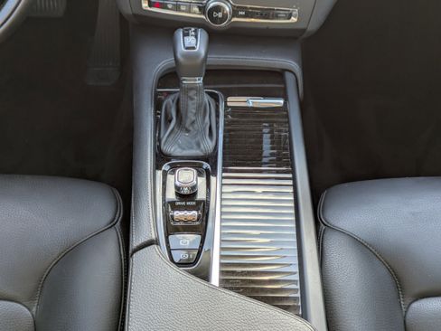 Used 2018 Volvo S90 T5 Momentum w/ Convenience Package image 16