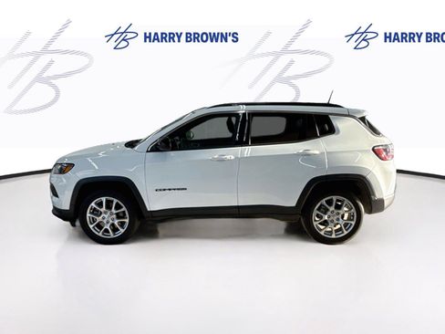 Used 2023 Jeep Compass Latitude AWD/4WD image 8