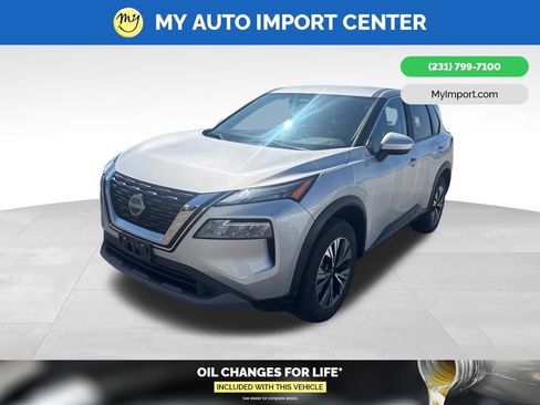 Used 2023 Nissan Rogue SV image 3