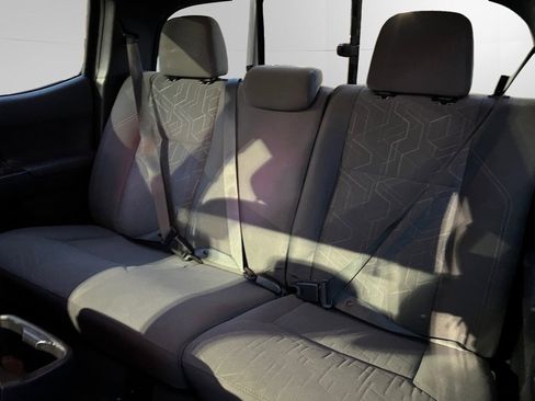 Used 2016 Toyota Tacoma TRD Sport image 20