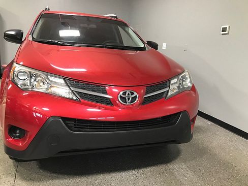 Used 2015 Toyota RAV4 LE FWD image 8