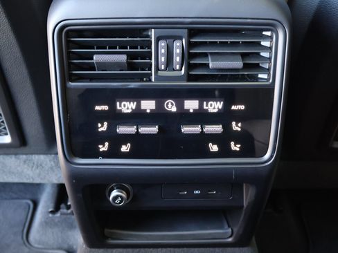 Certified 2024 Porsche Cayenne S AWD/4WD image 24