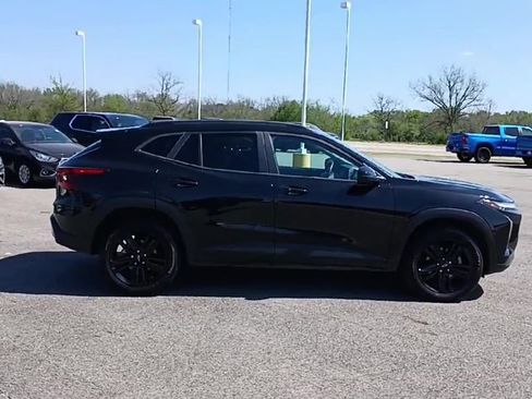 Used 2024 Chevrolet Trax ACTIV w/ Driver Confidence Package image 9