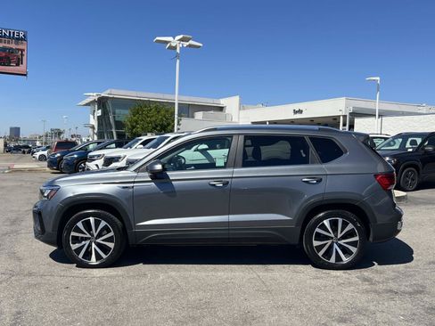 Used 2023 Volkswagen Taos SE w/ Panoramic Sunroof Package AWD/4WD image 2