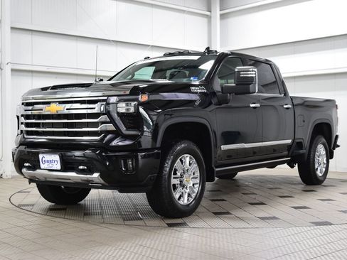 Used 2024 Chevrolet Silverado 2500 High Country w/ Technology Package AWD/4WD image 3