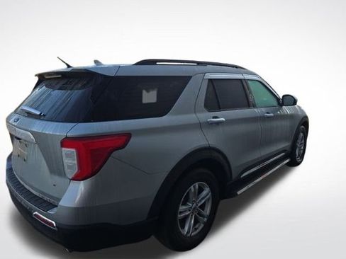 Used 2022 Ford Explorer XLT image 5