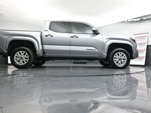 Used 2025 Toyota Tacoma SR5 image 40