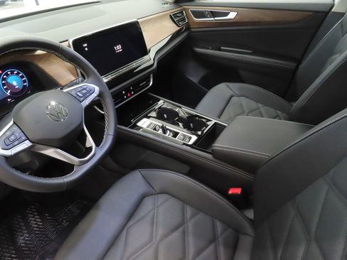 Certified 2026 Volkswagen Atlas SE FWD image 18