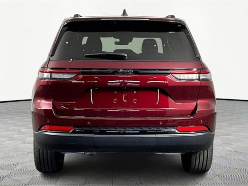 New 2025 Jeep Grand Cherokee Laredo image 5
