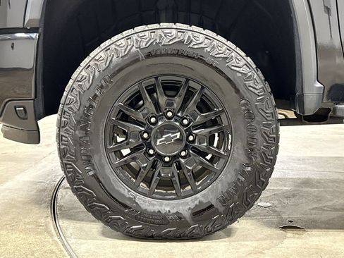 Used 2025 Chevrolet Silverado 2500 ZR2 w/ Technology Package AWD/4WD image 28