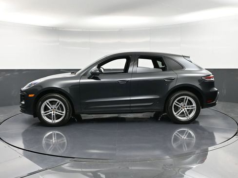 Certified 2025 Porsche Macan AWD/4WD image 2