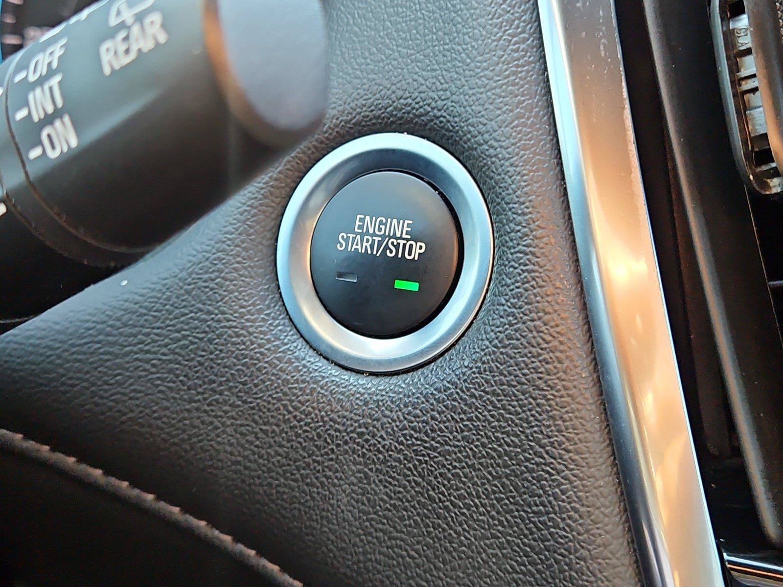 Used 2023 Chevrolet Traverse LT FWD image 28