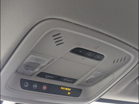 Used 2019 Chevrolet Traverse LT FWD image 20