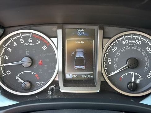 Used 2023 Toyota Tacoma SR5 AWD/4WD image 13
