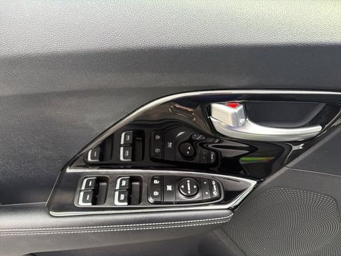 Certified 2022 Kia Niro EX FWD image 18