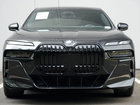 Used 2023 BMW 740i RWD image 6