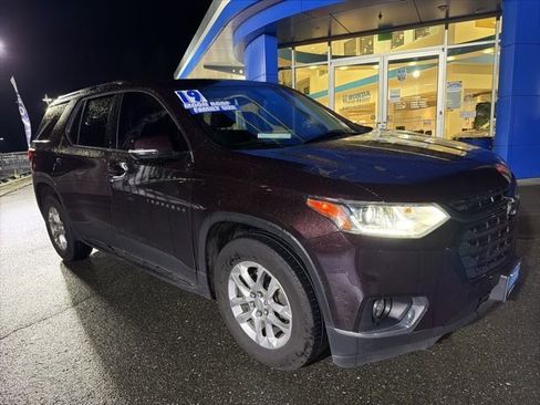 Used 2019 Chevrolet Traverse LT w/ LPO, Black Accent Package image 2