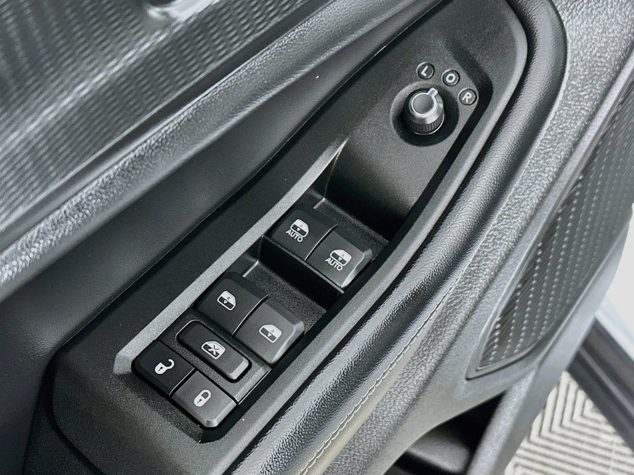 Used 2024 Jeep Grand Cherokee L Laredo AWD/4WD image 17