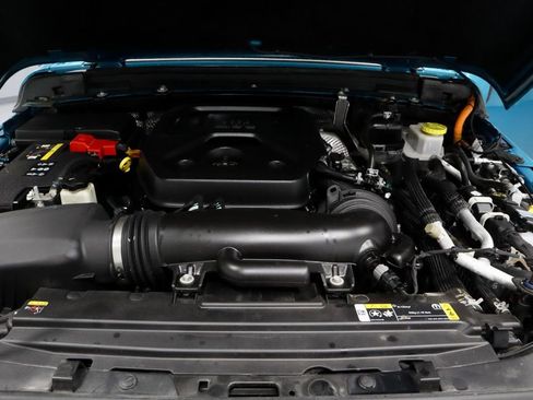 Used 2024 Jeep Wrangler Unlimited Sahara w/ Technology Group AWD/4WD image 17