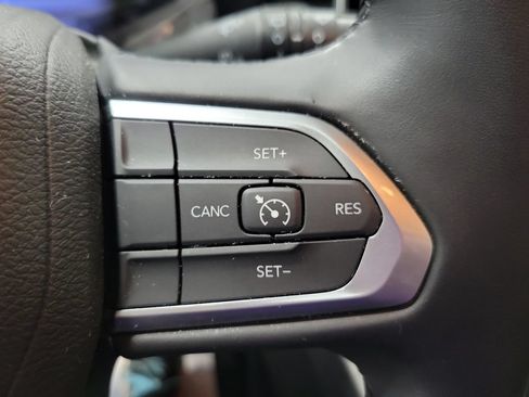 Used 2022 Jeep Compass Latitude AWD/4WD image 36