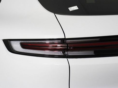 New 2026 Porsche Cayenne image 21