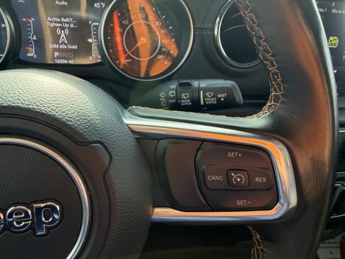 Used 2023 Jeep Wrangler Unlimited Sahara image 18