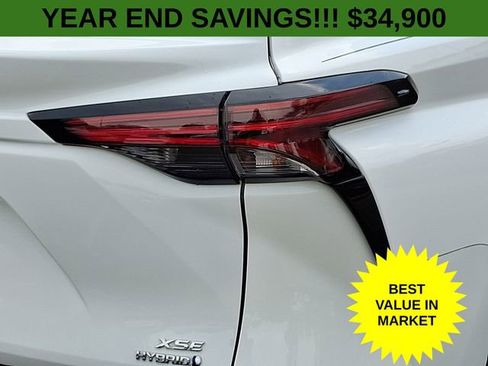 Used 2023 Toyota Sienna XSE image 11