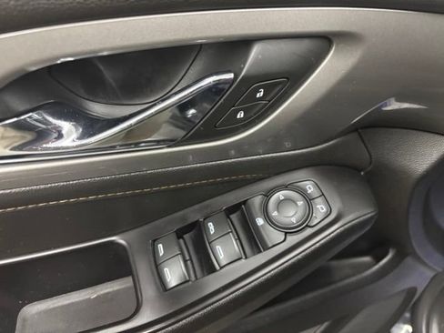 Used 2020 Chevrolet Traverse LT FWD image 15
